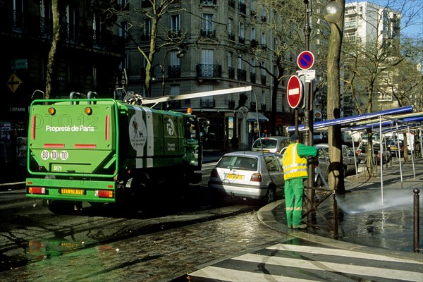 France, environnement, Paris, developpement durable, pollution, dechets, nettoyage, pression, marche, trottoir, camion, ouvrier, poubelle, detritus,