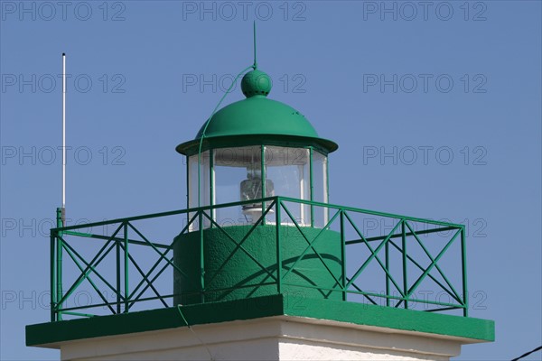 France, Basse Normandie, Manche, val de saire, pointe de saire, detail du sommet d'un phare vert, signalisation maritime,