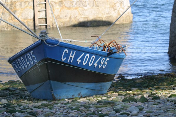 France, Basse Normandie, Manche, Cotentin, cap de la hague, port Racine, Saint-Germain des vaux, plus petit port de france, barques, cordages, digue,