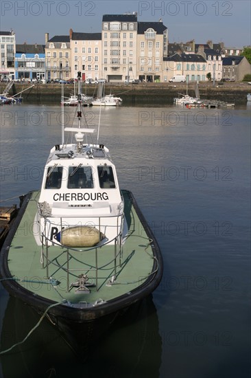 France, Basse Normandie, Manche, Cotentin, Cherbourg, bassin du commerce, port, vedete de pilote, pilotine,