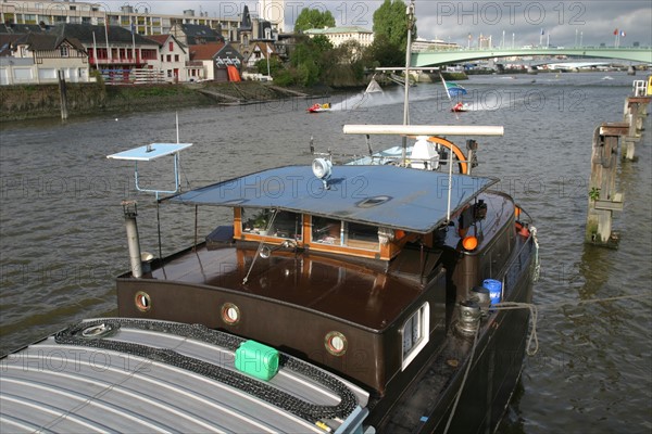 France, Haute Normandie, Seine Maritime, Rouen, 24 heures motonautiques
chaque 1er mai, la Seine, sport mecanique, motonautisme, gerbes d'eau, 
bolides,