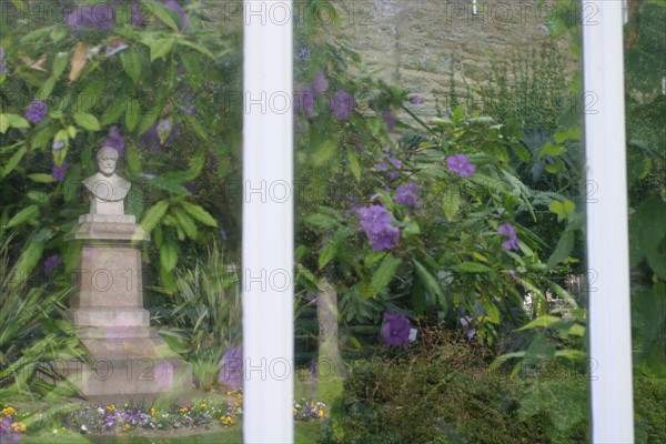 France, Basse Normandie, Manche, Cotentin, Cherbourg, parc Emmanuel liais, jardin public, serres, statue,