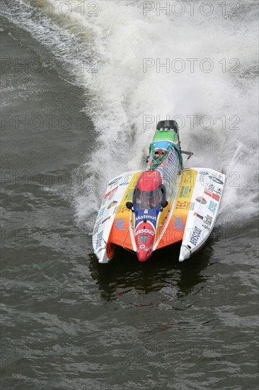 France, Haute Normandie, Seine Maritime, Rouen, 24 heures motonautiques
chaque 1er mai, la Seine, sport mecanique, motonautisme, gerbes d'eau, 
bolides,