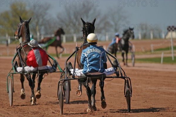 France, Basse Normandie, Manche, Cotentin, Cherbourg, hippodrome de la glacerie, courses de trot, hippisme, cheval trotteur, sulky, driver,