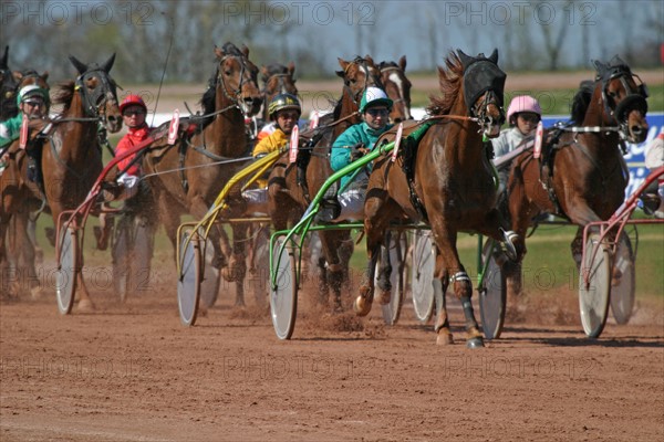 France, Basse Normandie, Manche, Cotentin, Cherbourg, hippodrome de la glacerie, courses de trot, hippisme, cheval trotteur, sulky, driver,