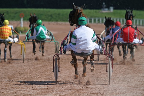 France, Basse Normandie, Manche, Cotentin, Cherbourg, hippodrome de la glacerie, courses de trot, hippisme, cheval trotteur, sulky, driver,