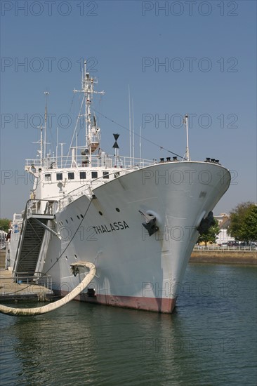 France, Bretagne, Morbihan, lorient, port de plaisance, bassin, quai, la thalassa, navire oceanographique ouvert a la visite,