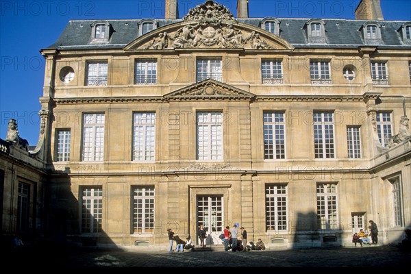 France, Paris 3e, le marais, rue de thorigny, hotel particulier, musee picasso, facade sur cour, paves,