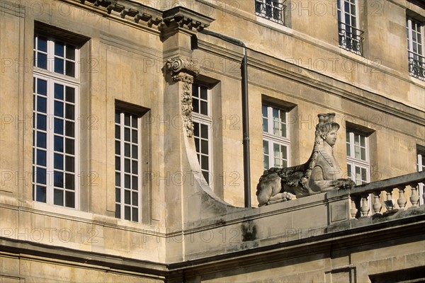 France, Paris 3e, le marais, rue de thorigny, hotel particulier, musee picasso, facade sur cour, detail ornementation,