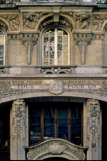 Immeuble 12 rue du Renard à Paris