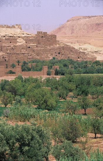 Afrique, maroc, haut atlas, Village 
entre Marrakech et ouarzazate, montagne, desert, paysage, panorama, route,