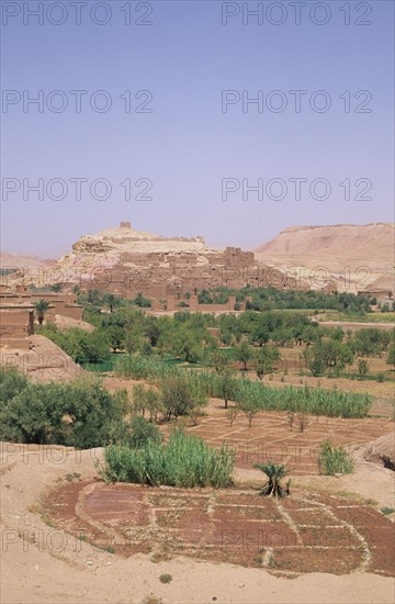 Afrique, maroc, haut atlas, Village 
entre Marrakech et ouarzazate, montagne, desert, paysage, panorama, route, 
Village de Ait ben haddou, oasis,