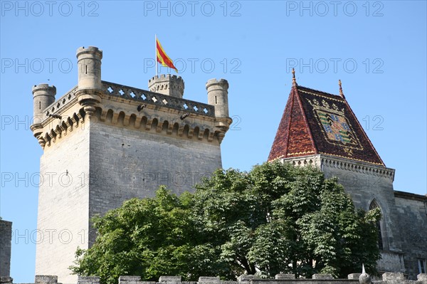 France, languedoc roussillon, gard, uzes, chateau ducal, toiture decoree, tour, donjon,