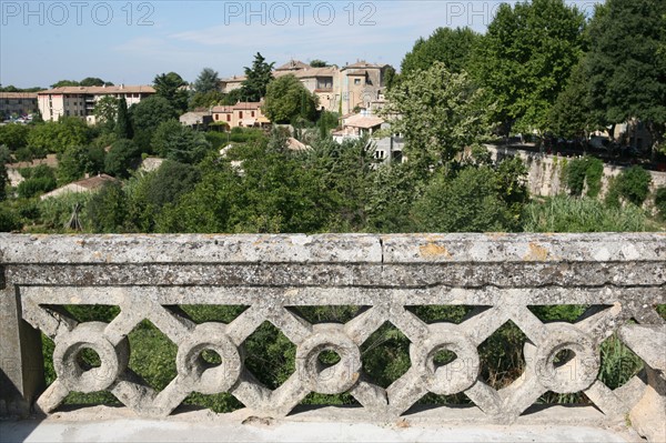 France, languedoc roussillon, gard, uzes, panorama depuis la terrasse pres de la cathedrale saint theodorit, balustrade,