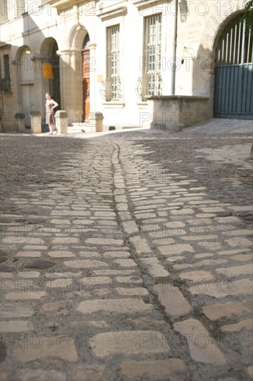 France, languedoc roussillon, gard, uzes, ruelle, paves, vieille ville, habitat traditionnel,