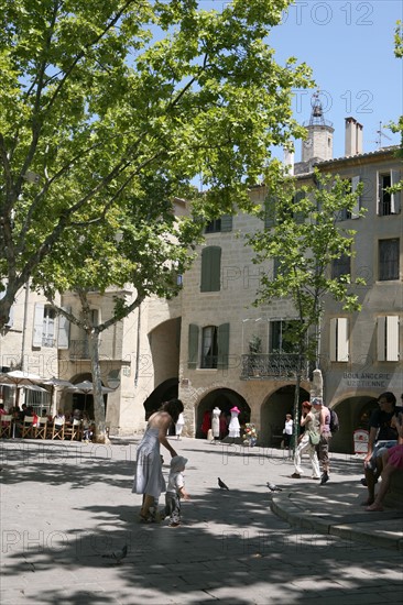 France, languedoc roussillon, gard, uzes, place aux herbes, maison, arcades,