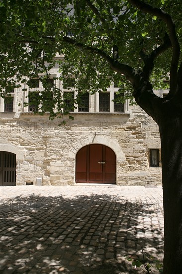 France, languedoc roussillon, gard, uzes, place aux herbes, maison, arcades,