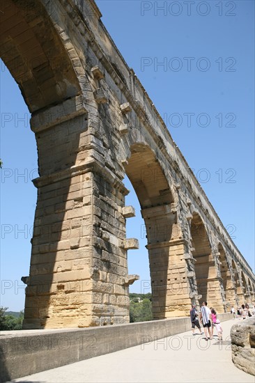 France, languedoc roussillon, gard, site du pont du gard, grand site, paysage, aqueduc romain, riviere le gardon, arches,