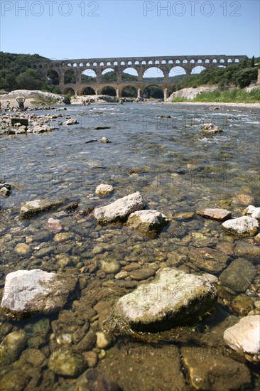 France, languedoc roussillon, gard, site du pont du gard, grand site, paysage, aqueduc romain, riviere le gardon, arches,