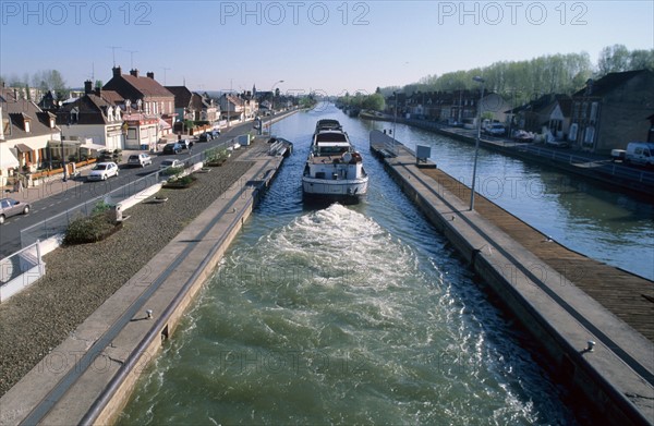 France, picardie, oise, longueuil annel, ecluses de janville, mariniers, musee de la batellerie, transport fluvial, peniche, 
freycinet, eau, navigation,