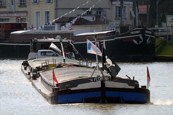 France, picardie, oise, longueuil annel, ecluses de janville, mariniers, musee de la batellerie, transport fluvial, peniche, 
freycinet, eau, navigation,