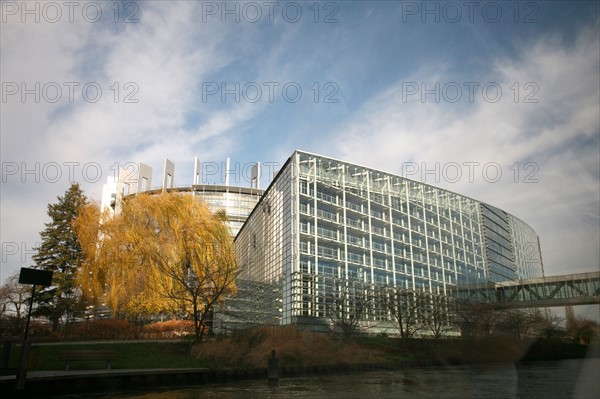 France, alsace, bas rhin, strasbourg, croisiere fluviale sur l'Ill pendant la periode des marches de noel, parlement europeen, institution, union europeenne,