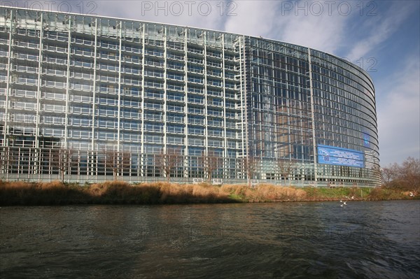 France, alsace, bas rhin, strasbourg, croisiere fluviale sur l'Ill pendant la periode des marches de noel, parlement europeen, institution, union europeenne,