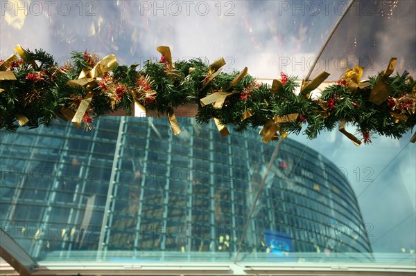 France, alsace, bas rhin, strasbourg, croisiere fluviale sur l'Ill pendant la periode des marches de noel, parlement europeen, institution, union europeenne,