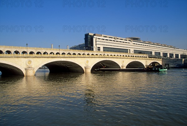 France, paris 12e, la seine, pont de bercy, ministere de l'economie et des finances,