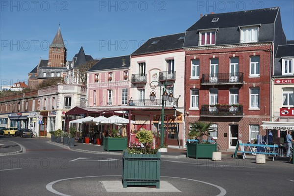 France, somme, entre picardie et Normandie, mers les bains, face au treport, pays de la bresle maritime, cote d'albatre, centre ville maisons, station balneaire, villegiatures,