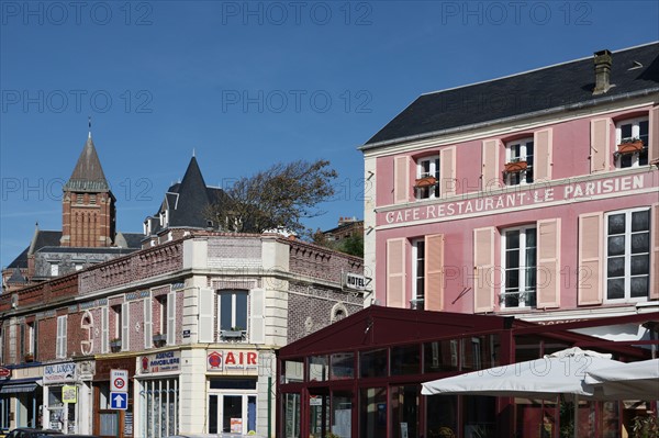 France, somme, entre picardie et Normandie, mers les bains, face au treport, pays de la bresle maritime, cote d'albatre, centre ville maisons, station balneaire, villegiatures,