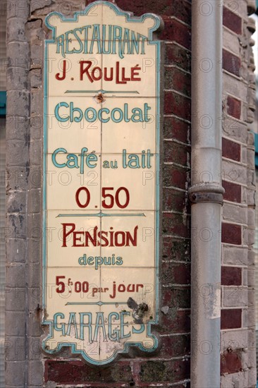 France, somme, entre picardie et Normandie, mers les bains, face au treport, pays de la bresle maritime, ancien restaurant, faience, cote d'albatre, centre ville maisons, station balneaire, villegiatures,