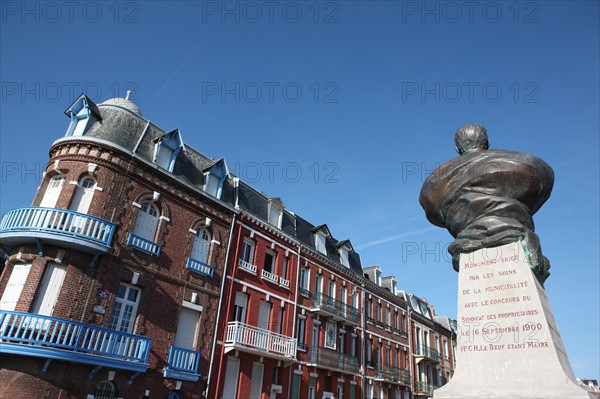 France, somme, entre picardie et Normandie, mers les bains, face au treport, pays de la bresle maritime, cote d'albatre, centre ville maisons, station balneaire, villegiatures,