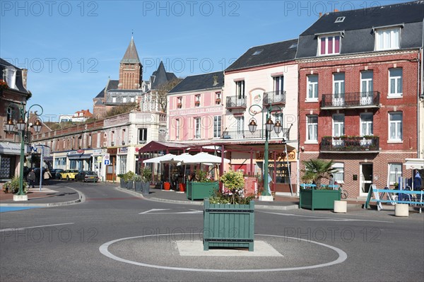 France, somme, entre picardie et Normandie, mers les bains, face au treport, pays de la bresle maritime, cote d'albatre, centre ville maisons, station balneaire, villegiatures,