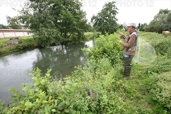 France, picardie, somme, beauchamp, frontiere avec la Normandie, pays de la bresle maritime, loisir, eau, riviere, 
 peche a la mouche au "lieu Dieu" a beauchamps avec Stephane Forgeois