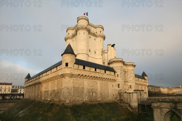 France, ile de france, val de marne, chateau de Vincennes, donjon, monument historique, histoire de france, architecture militaire,