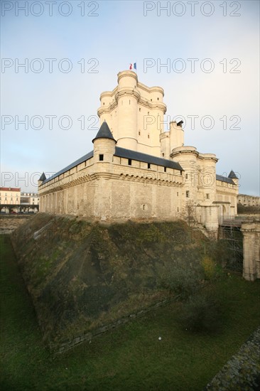 France, ile de france, val de marne, chateau de Vincennes, donjon, monument historique, histoire de france, architecture militaire,