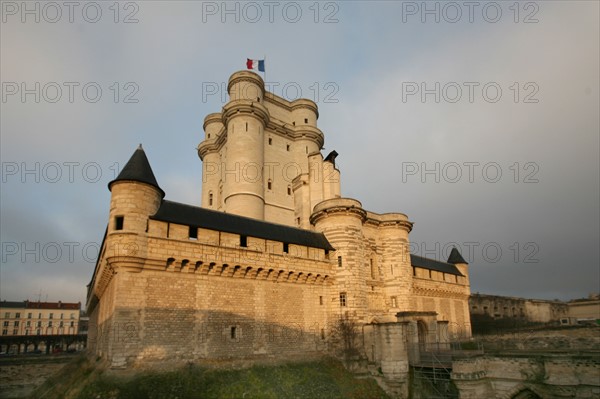 France, ile de france, val de marne, chateau de Vincennes, donjon, monument historique, histoire de france, architecture militaire,