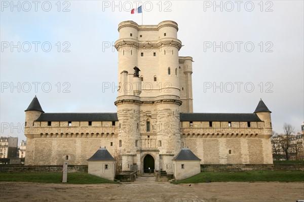 France, ile de france, val de marne, chateau de Vincennes, donjon, monument historique, histoire de france, architecture militaire,