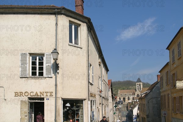 France, ile de france, val d'oise, vetheuil, la seine, eglise, impressionnistes, claude monet, village, rue centrale, commerces,