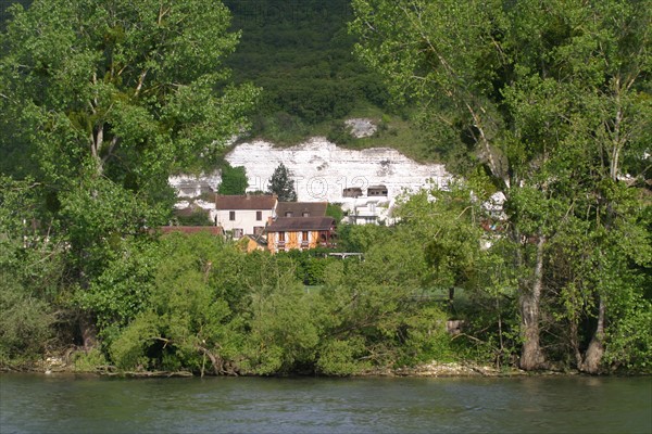 France, ile de france, val d'oise, la roche guyon, la seine, falaise, habitat troglodyte, berges du fleuve, maisons,