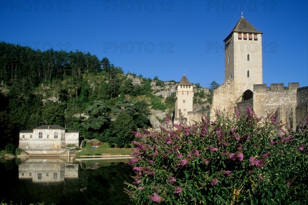 France, midi pyrenees, lot, quercy, cahors, pont valentre, medieval, riviere, berges, eau, reflet,