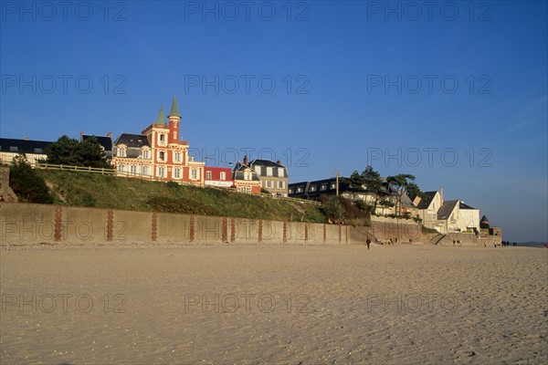 France, picardie, somme, baie de somme, le crotoy, plage, station balneaire, manoir, maisons, sable,