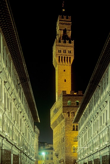 Italie, toscane, florence, firenze, renaissance italienne, palazzo vecchio, palais vieux, hotel de ville, place de la seigneurie, nuit, foule, galerie des offices, musee,