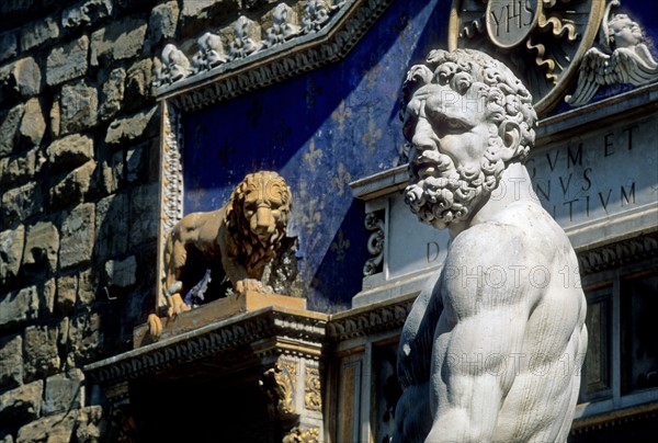 Italie, toscane, florence, firenze, renaissance italienne, palazzo vecchio, palais vieux, hotel de ville, statue, sculpture, lion, place de la seigneurie,