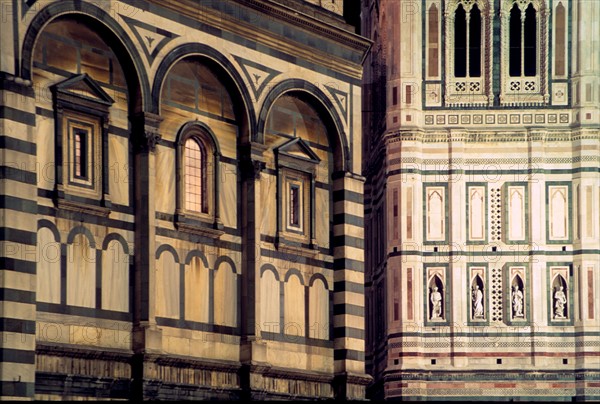 Italie, toscane, florence, firenze, renaissance italienne, santa maria del fiore, campanile de giotto, marbre, duomo, baptistere, nuit,