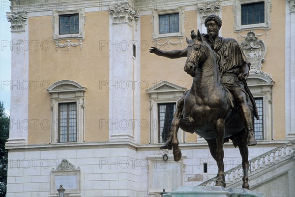 Italie, rome, capitole, sculpture, statue equestre, bronze, marc aurele, palais, empereur, antiquite,