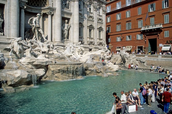 Italie, rome, fontaine de trevi, sculpture, statue, voeu, touristes, dolce vita,