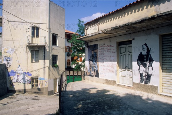 Italie, sardaigne, centre, orgosolo, village, fresques sur les murs des maisons, dessins, decor,