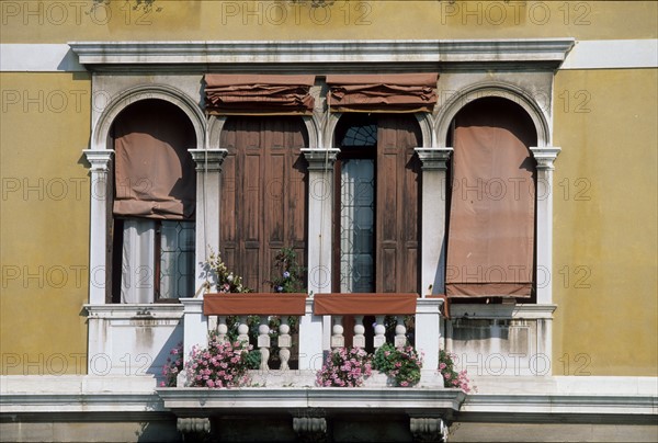 italy, detail facade of a palace